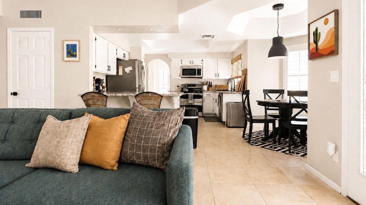 Photo of Livingroom in Val Vista Lakes