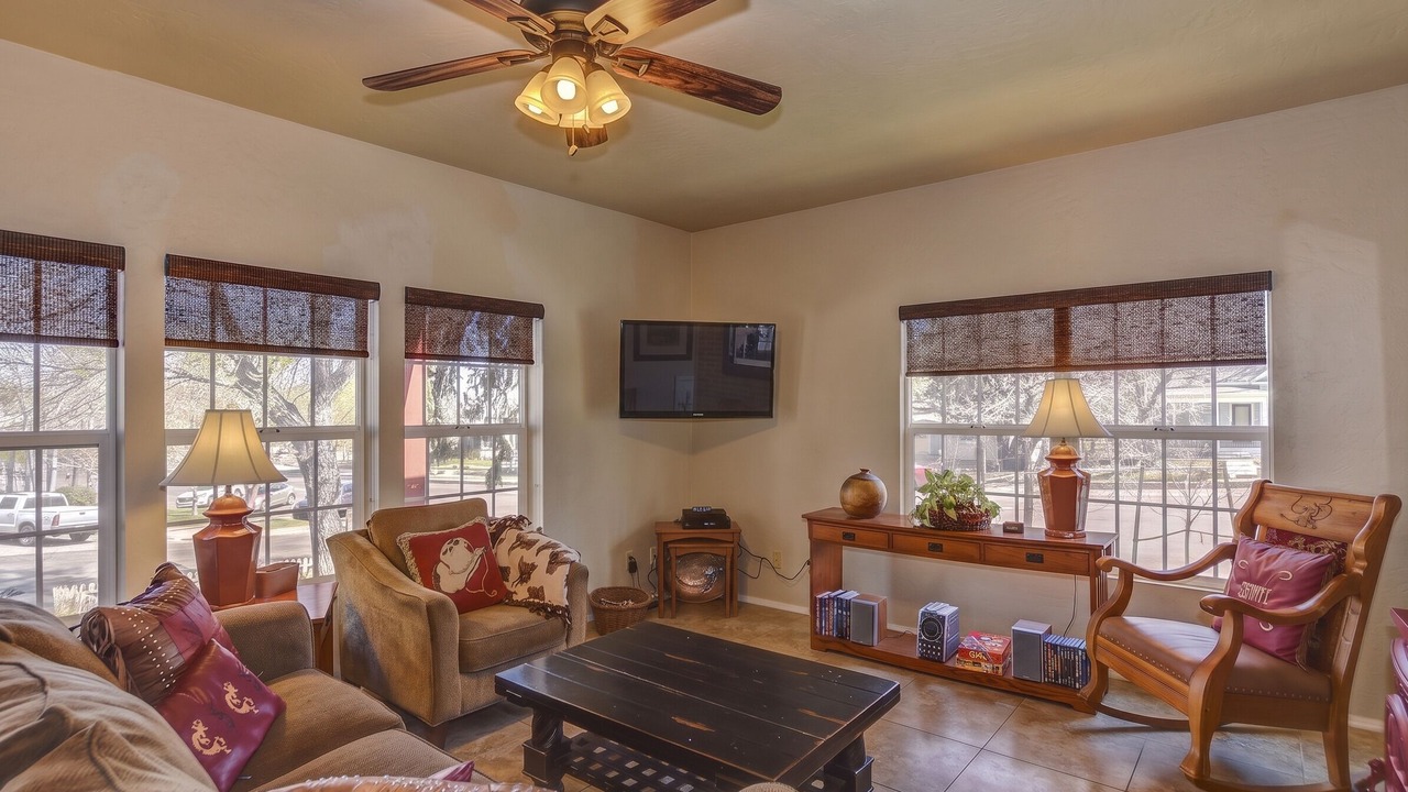 Photo of Livingroom in Nob Hill