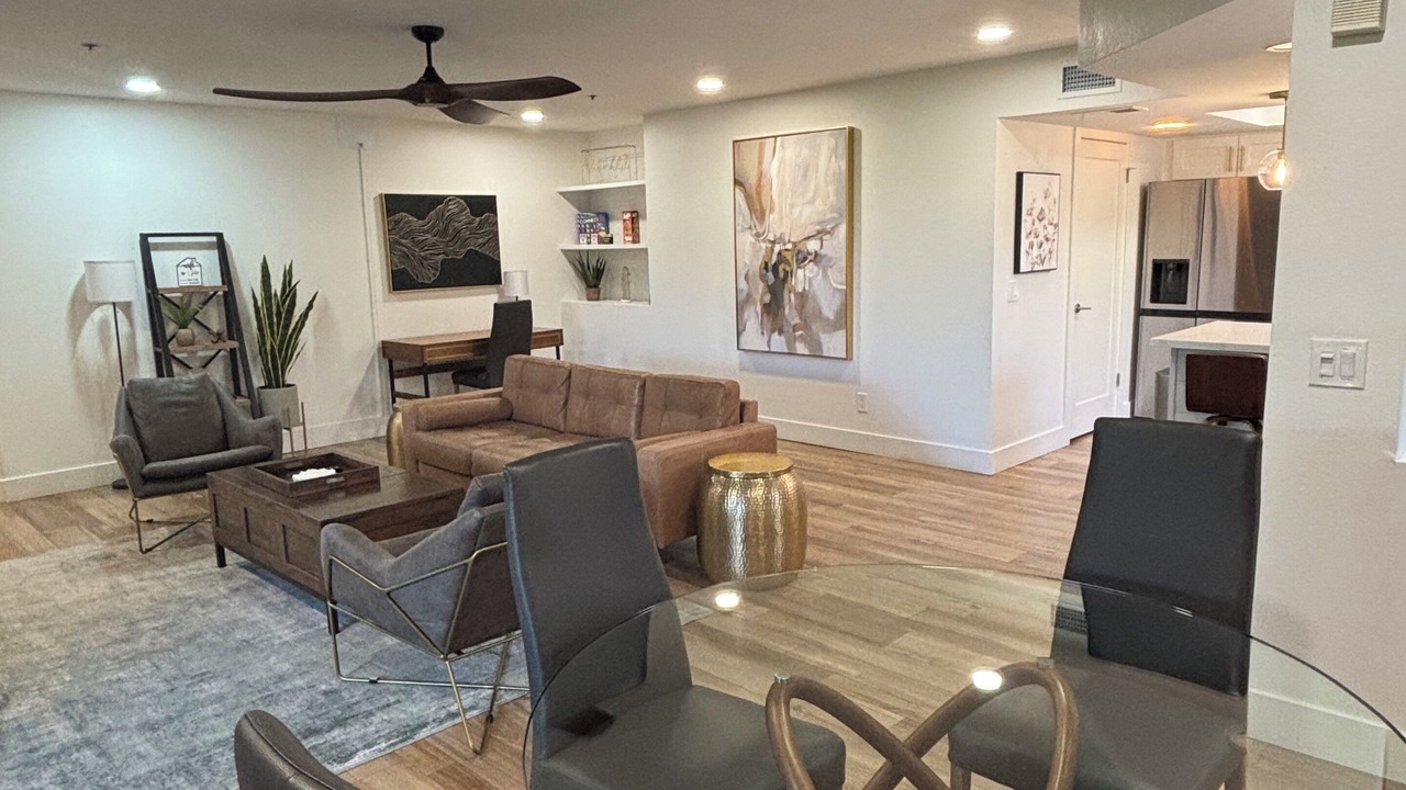 Photo of Livingroom in Camelback East