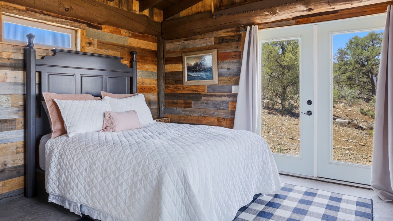 Photo of Bedroom in Iron Springs