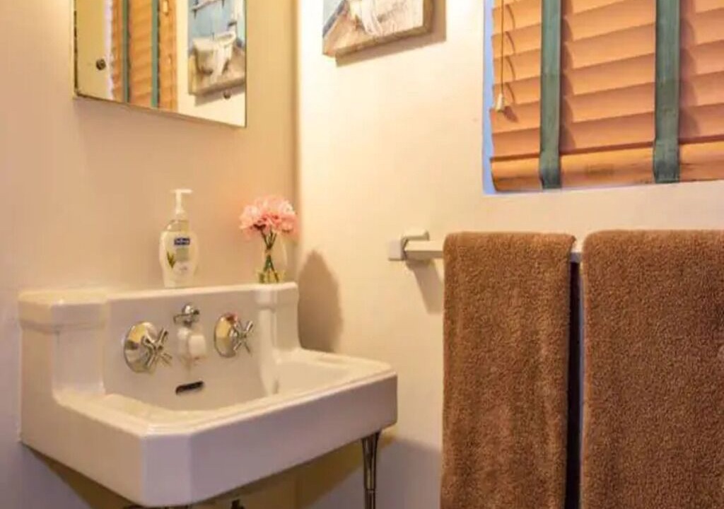 Photo of Bathroom in Sam Hughes