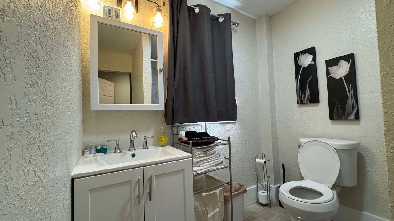 Photo of Bathroom in Globe