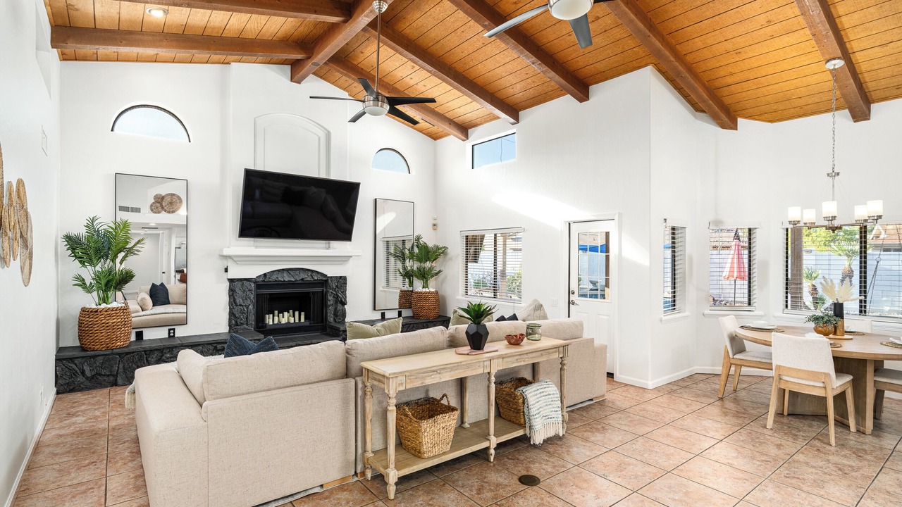 Photo of Livingroom in La Paz At Desert Springs