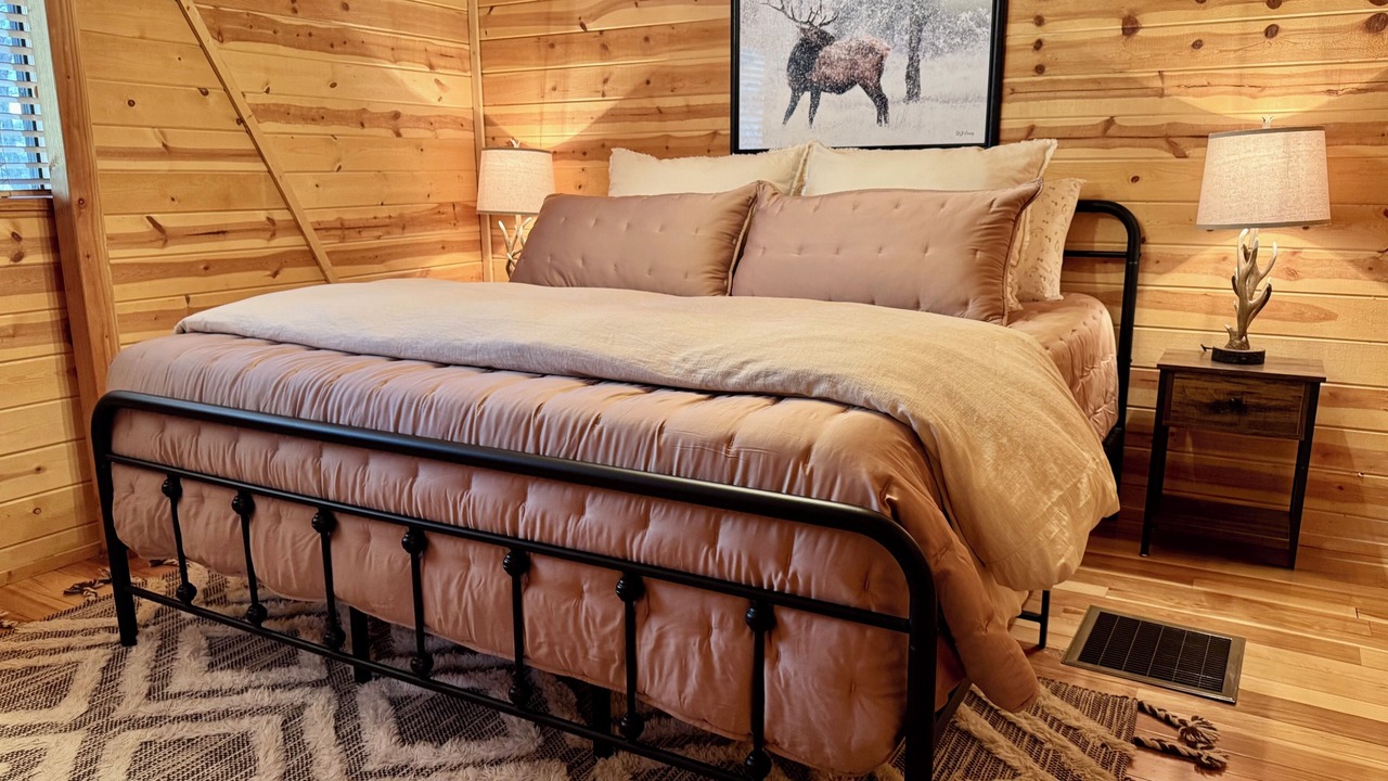 Photo of Bedroom in Whispering Pines