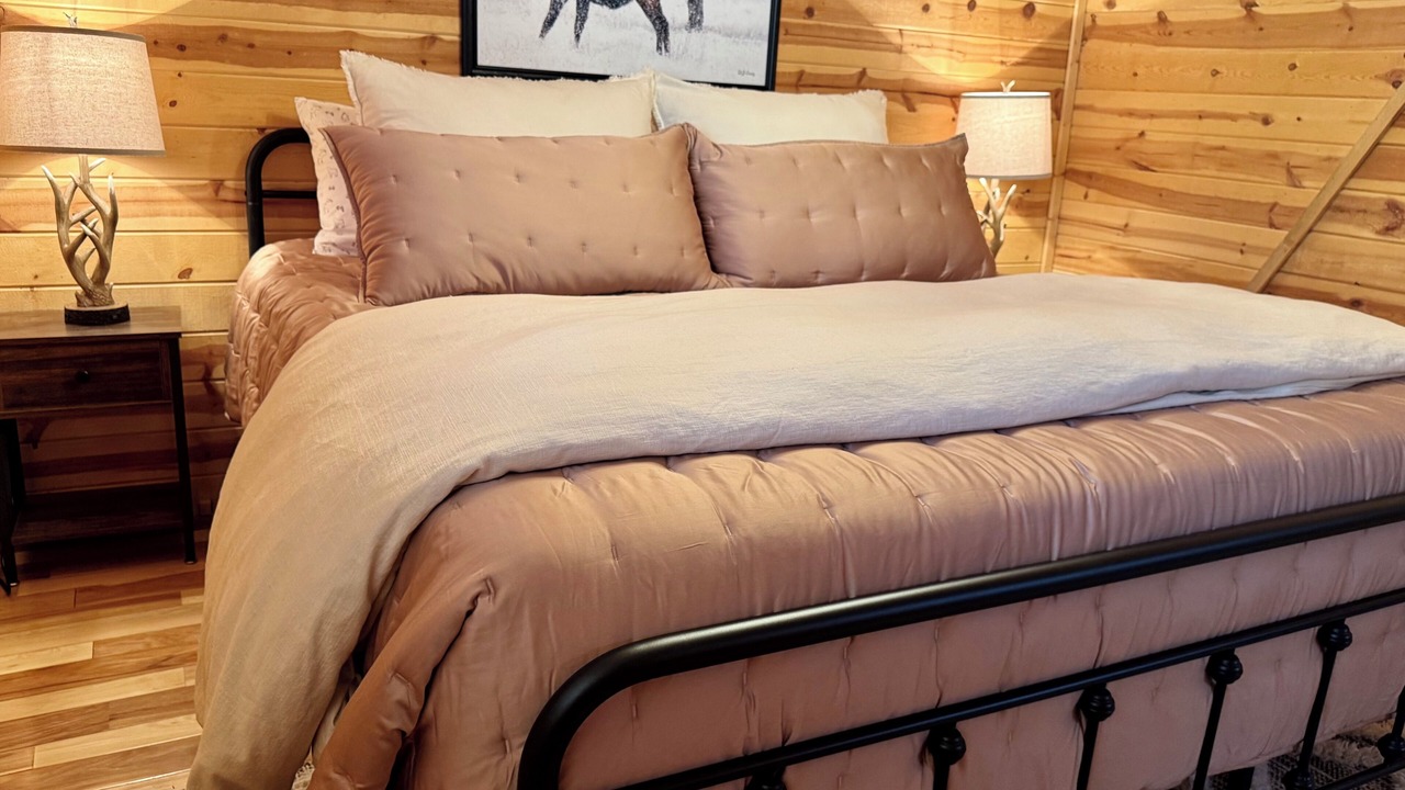 Photo of Bedroom in Whispering Pines