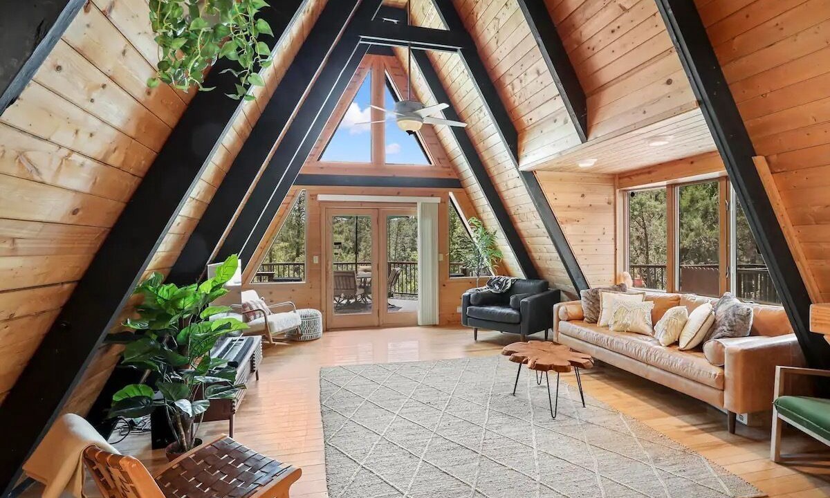 Photo of Livingroom in Whispering Pines