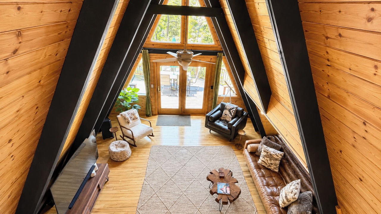 Photo of Livingroom in Whispering Pines
