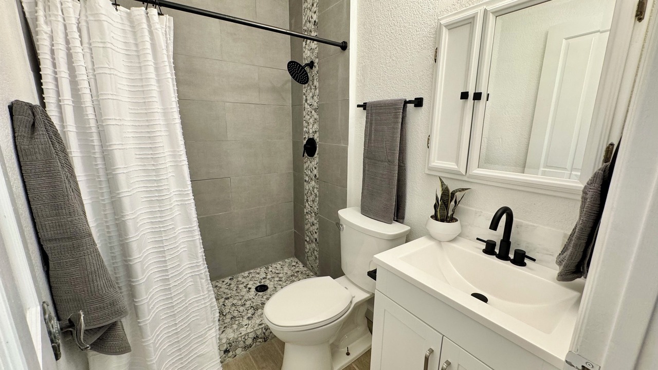 Photo of Bathroom in Vista Del Valle