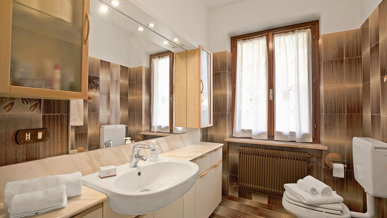 Photo of Bathroom in Dro