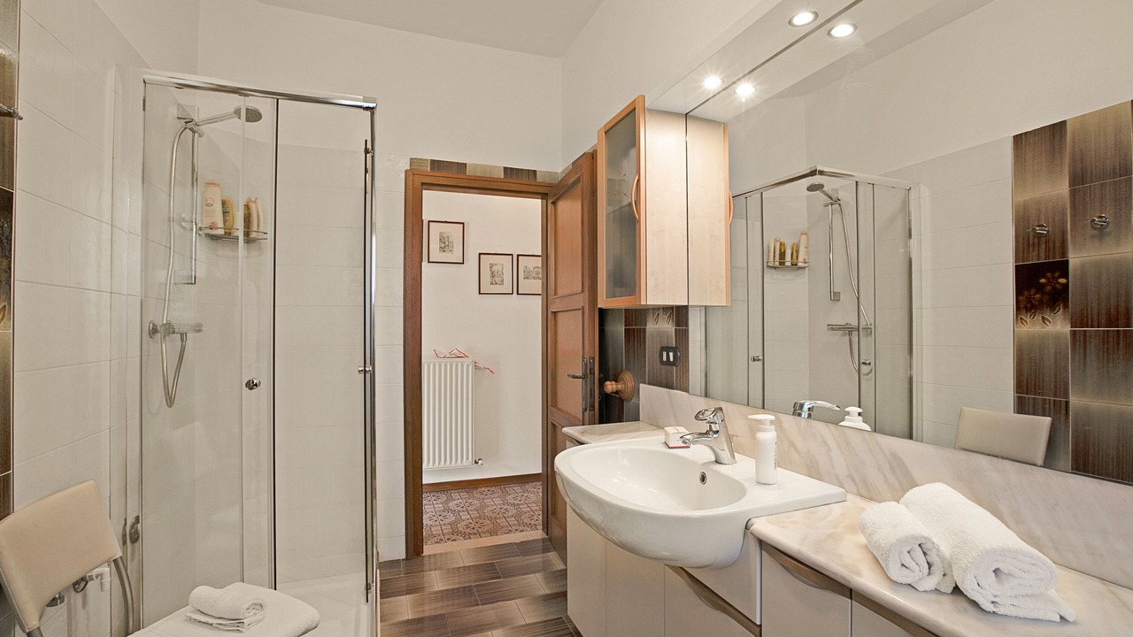 Photo of Bathroom in Dro