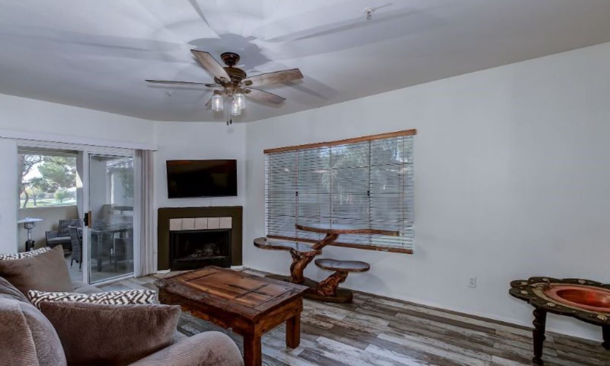 Photo of Livingroom in La Tierra Estates