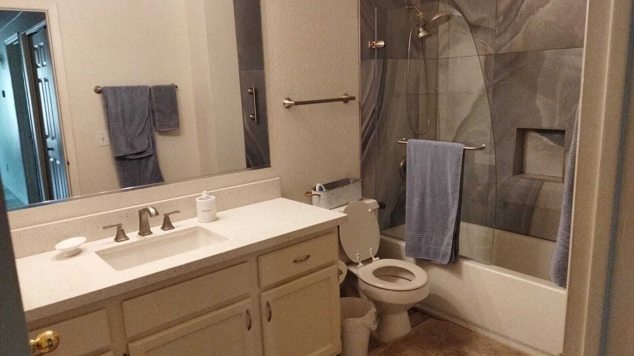 Photo of Bathroom in La Tierra Estates