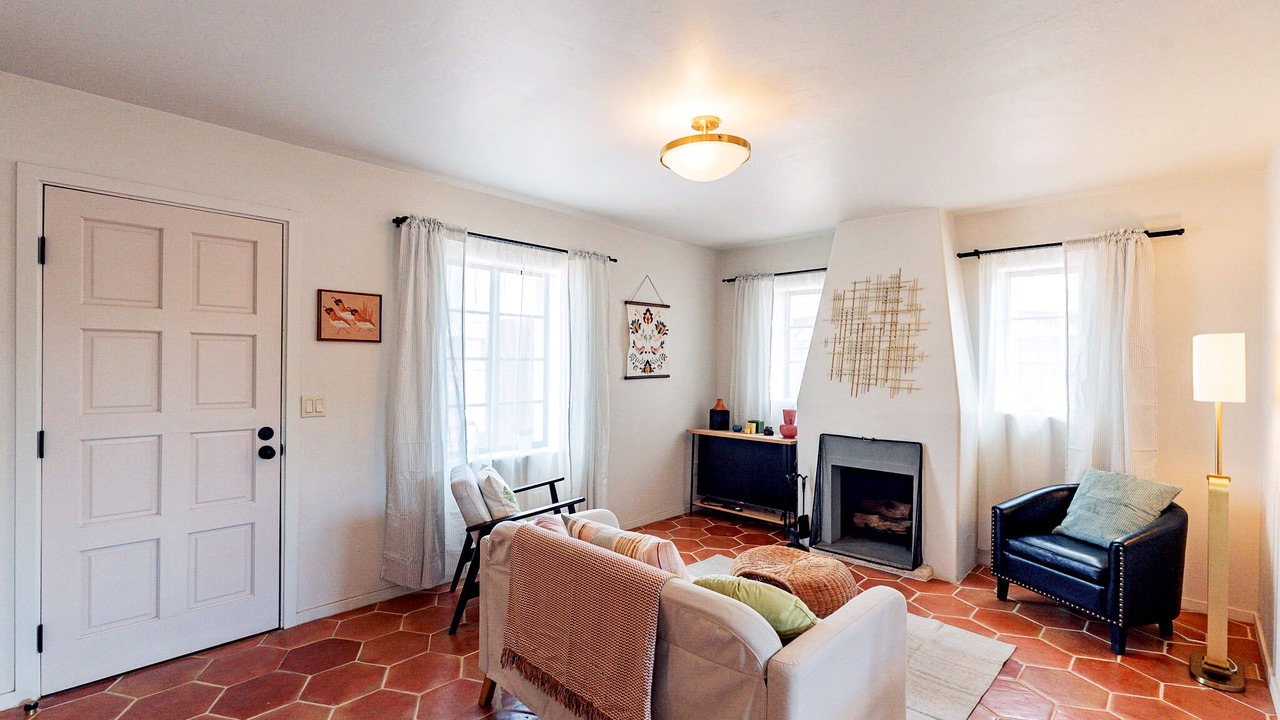 Photo of Livingroom in Blenman-Elm