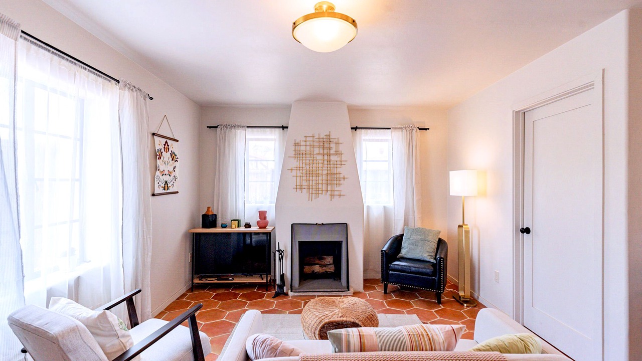 Photo of Livingroom in Blenman-Elm