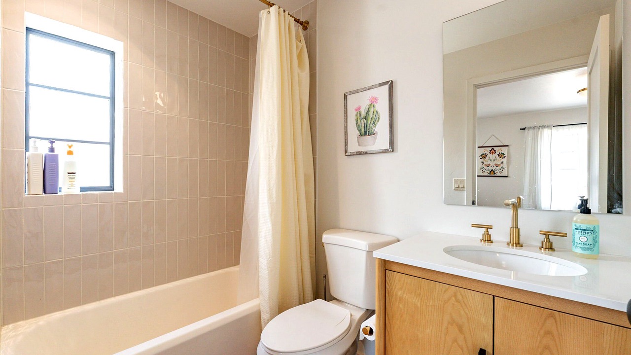 Photo of Bathroom in Blenman-Elm