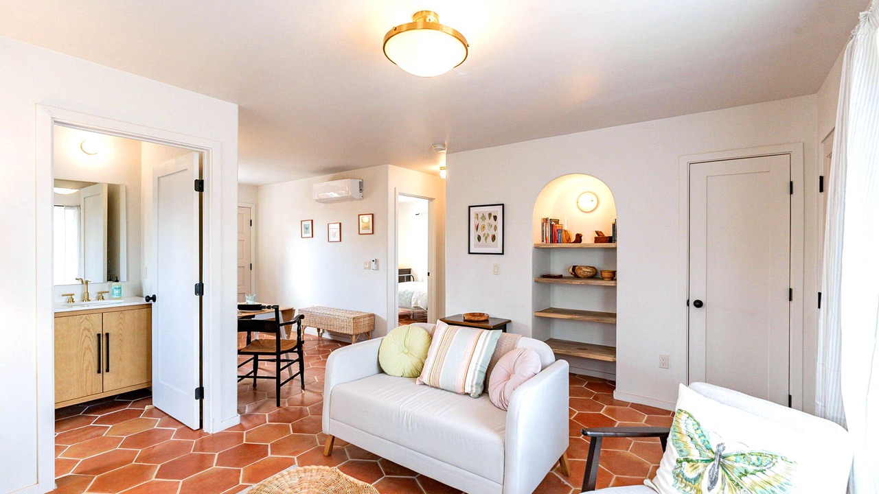 Photo of Livingroom in Blenman-Elm