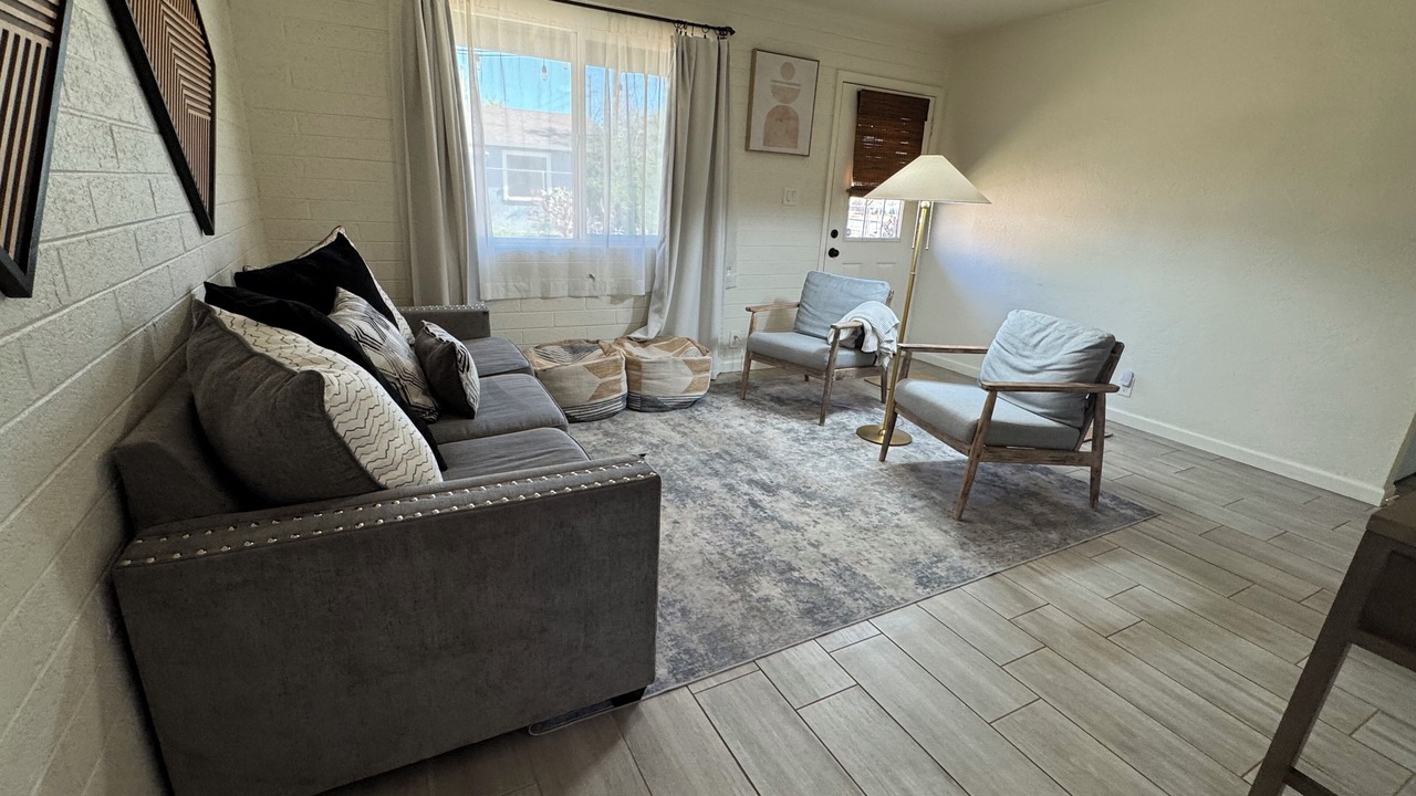 Photo of Livingroom in South Mountain