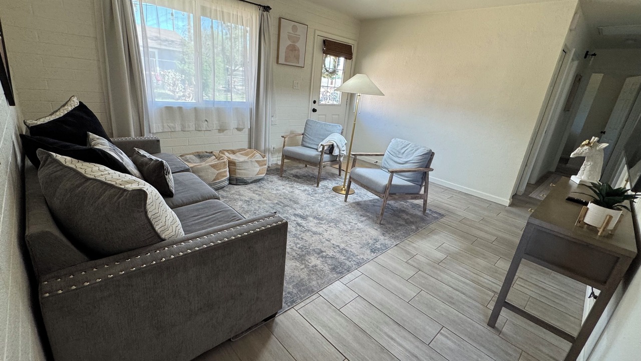 Photo of Livingroom in South Mountain