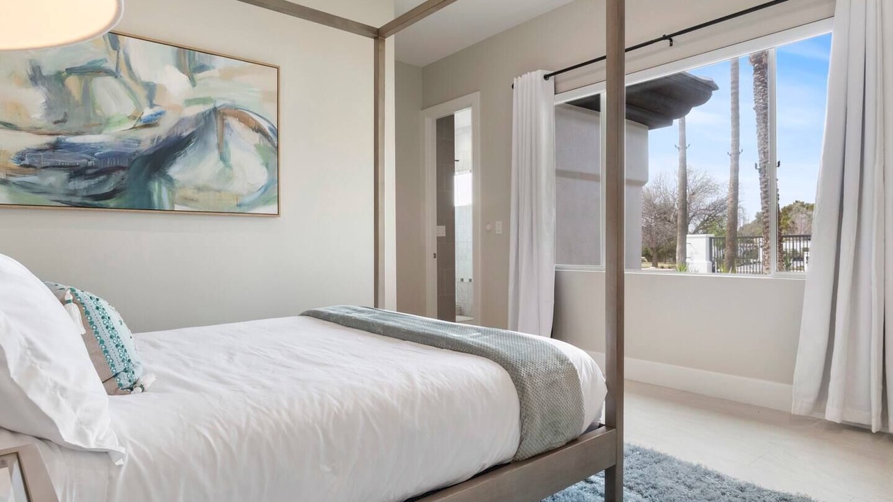 Photo of Bedroom in Arcadia Manors