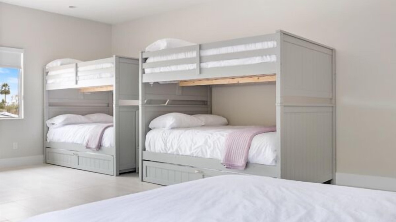 Photo of Bedroom in Arcadia Manors