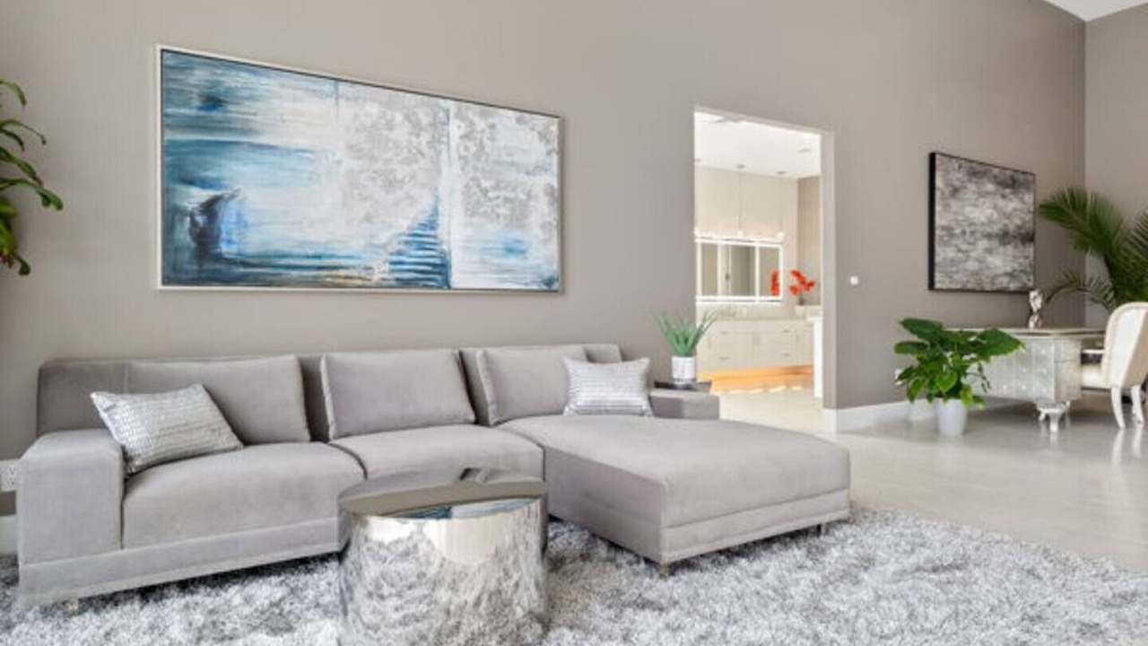 Photo of Livingroom in Arcadia Manors