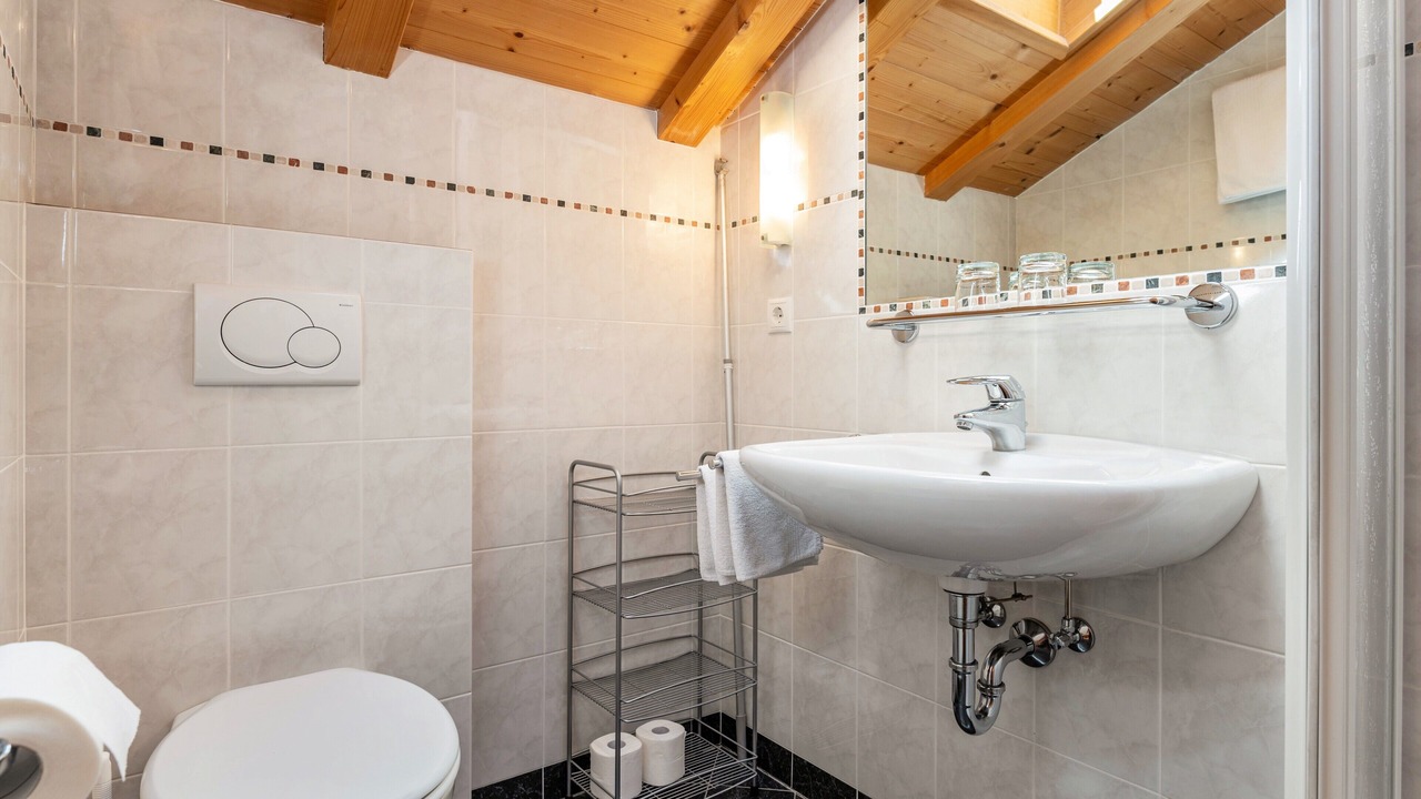 Photo of Bathroom in Lajen