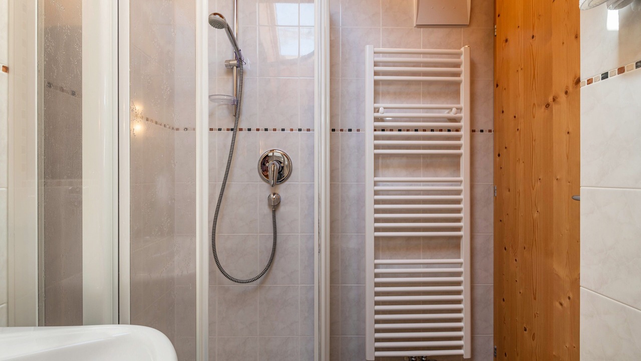 Photo of Bathroom in Lajen