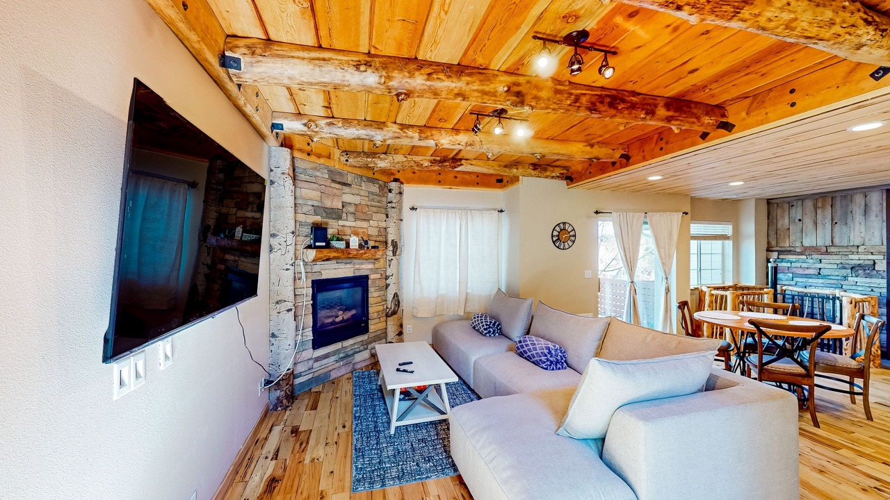 Photo of Livingroom in Ponderosa Trails