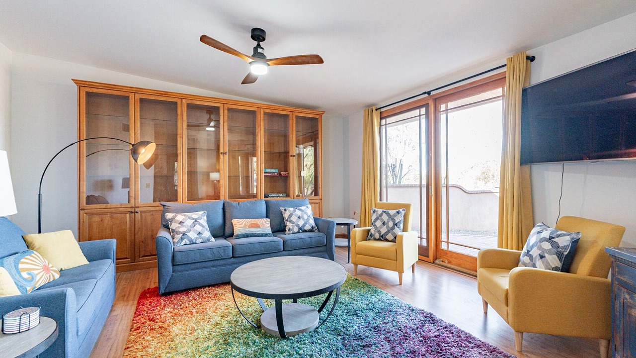 Photo of Livingroom in Suffolk Hills