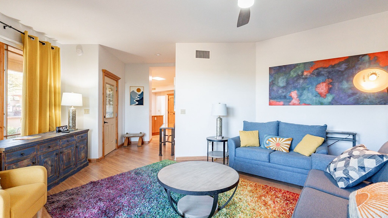 Photo of Livingroom in Suffolk Hills