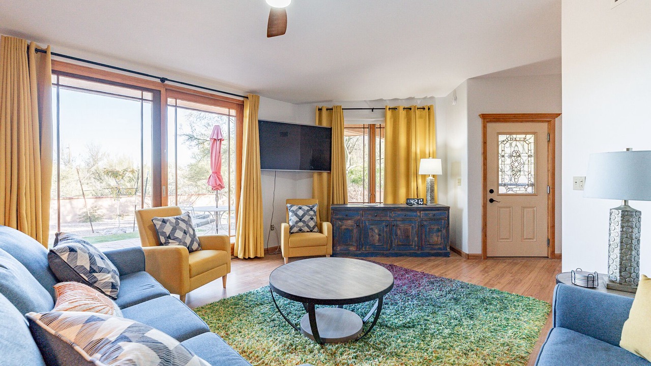 Photo of Livingroom in Suffolk Hills