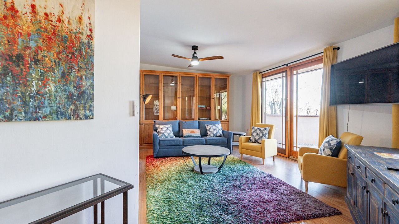 Photo of Livingroom in Suffolk Hills