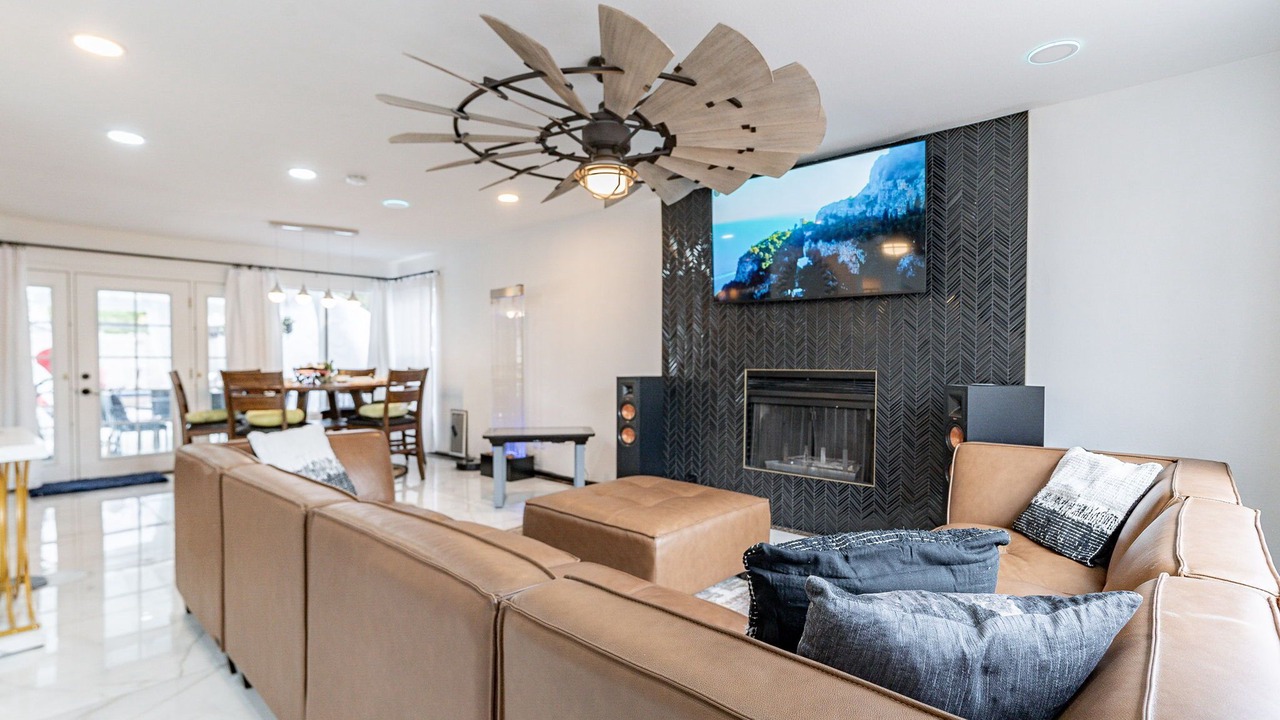 Photo of Livingroom in Provinces Master Community