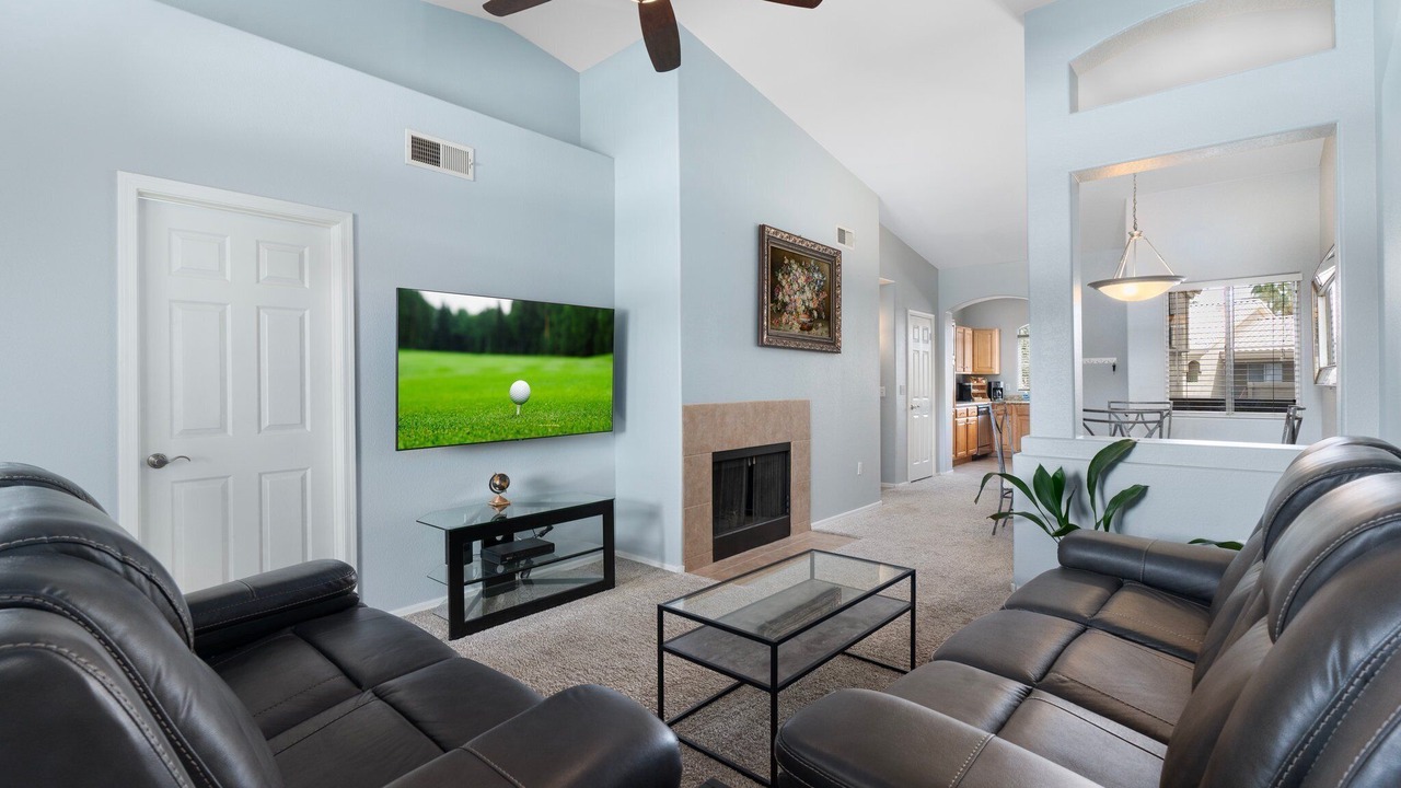 Photo of Livingroom in Paradise Valley Village