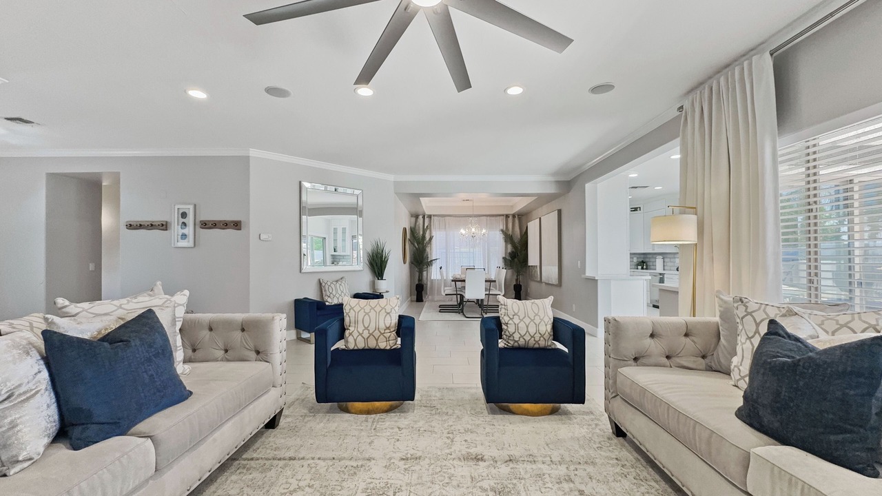 Photo of Livingroom in Queenland Manor