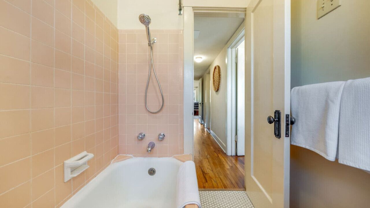 Photo of Bathroom in Sam Hughes