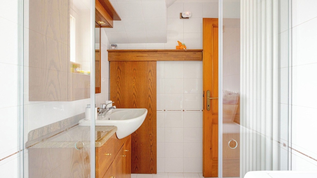 Photo of Bathroom in Cavedine