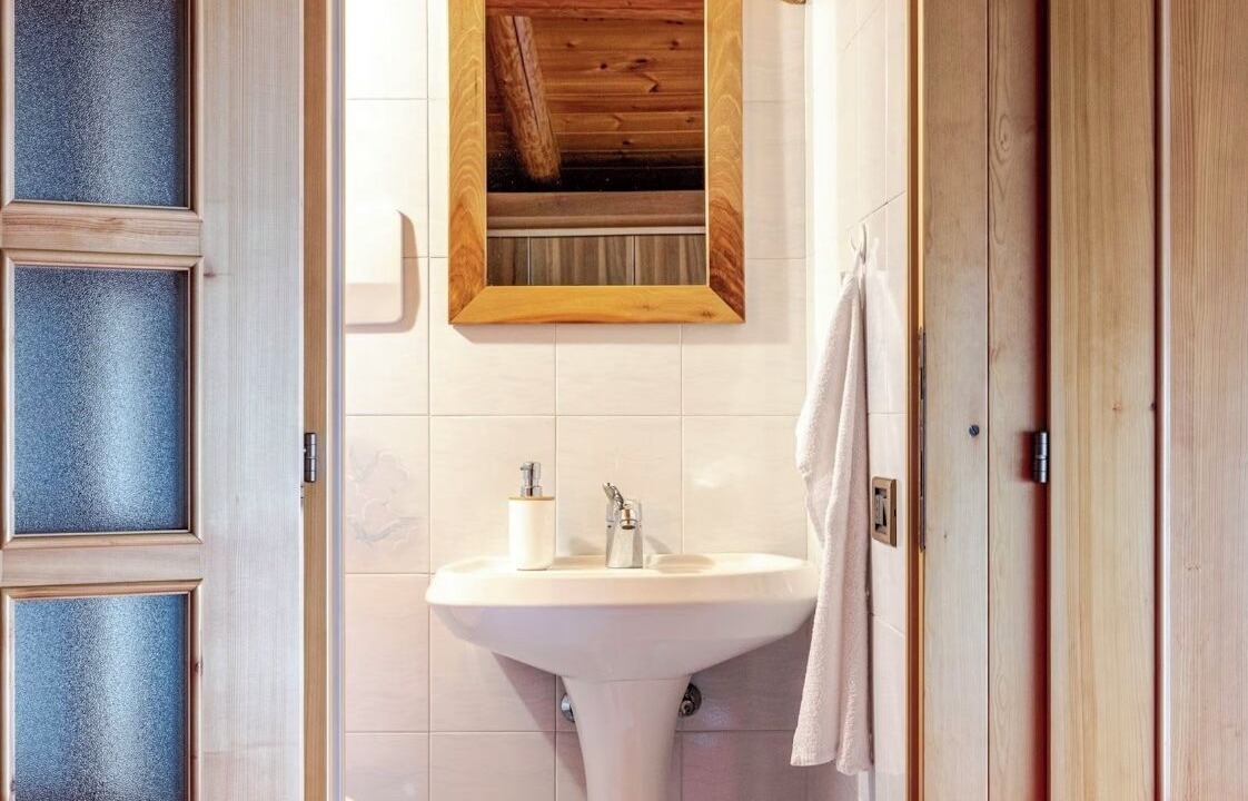Photo of Bathroom in Cavedine