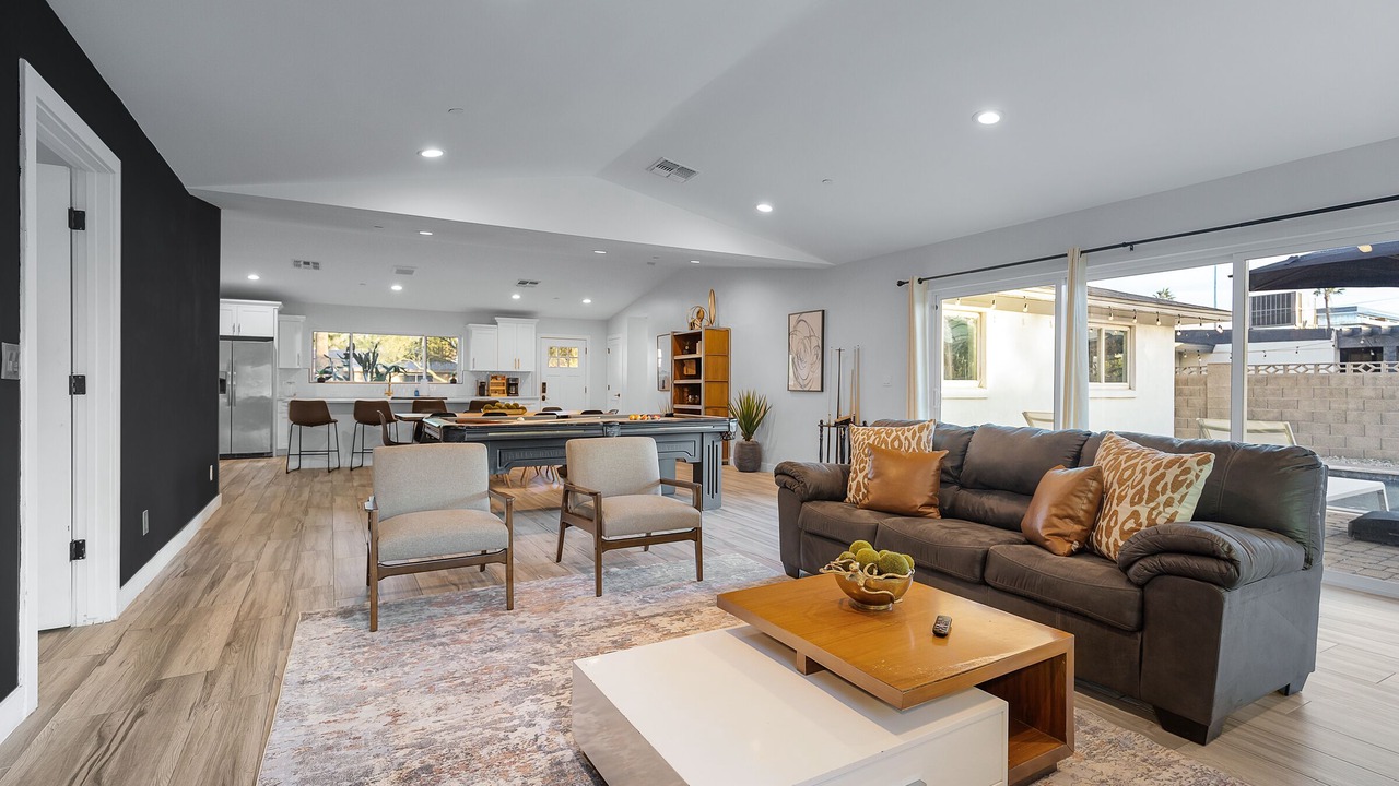 Photo of Livingroom in Entertainment District