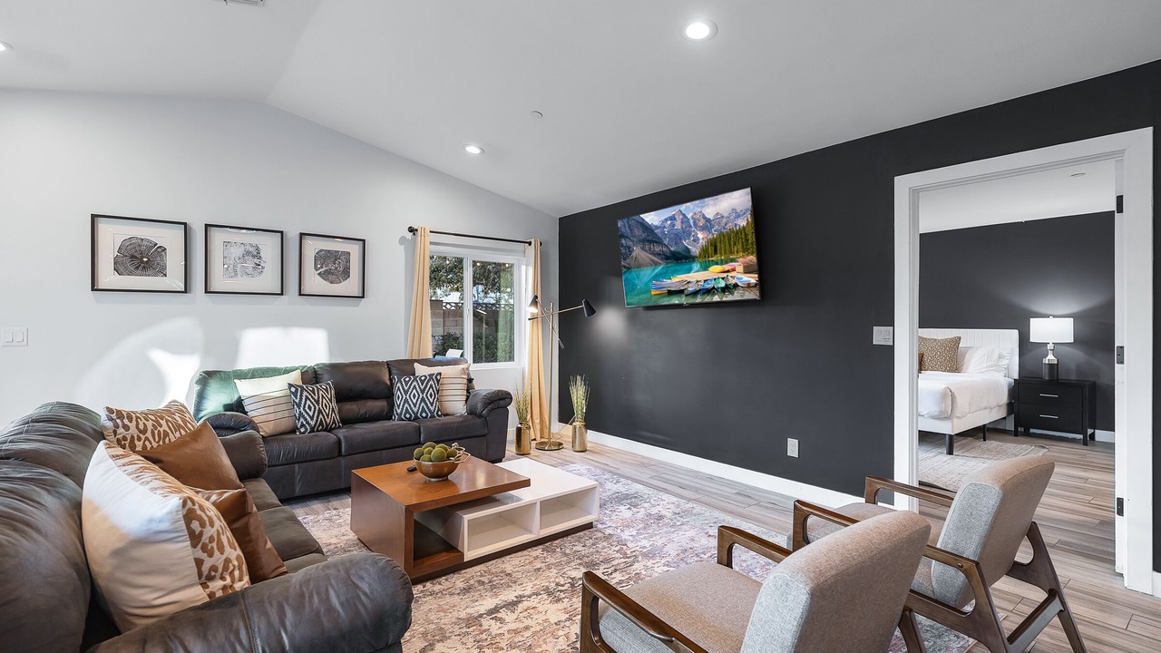 Photo of Livingroom in Entertainment District