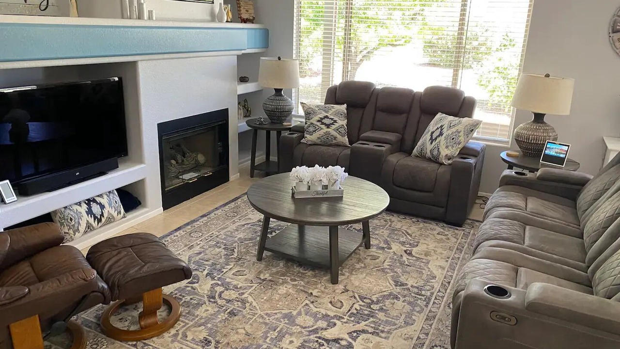 Photo of Livingroom in Surprise