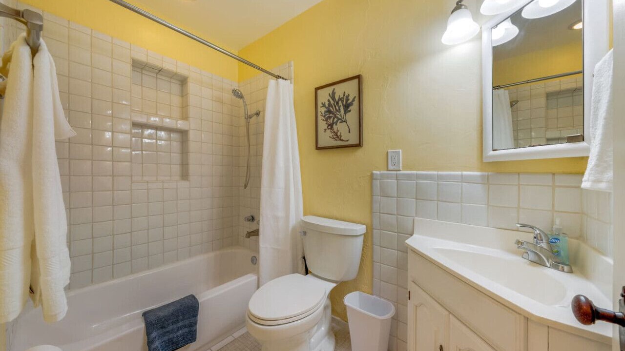 Photo of Bathroom in Jefferson Park