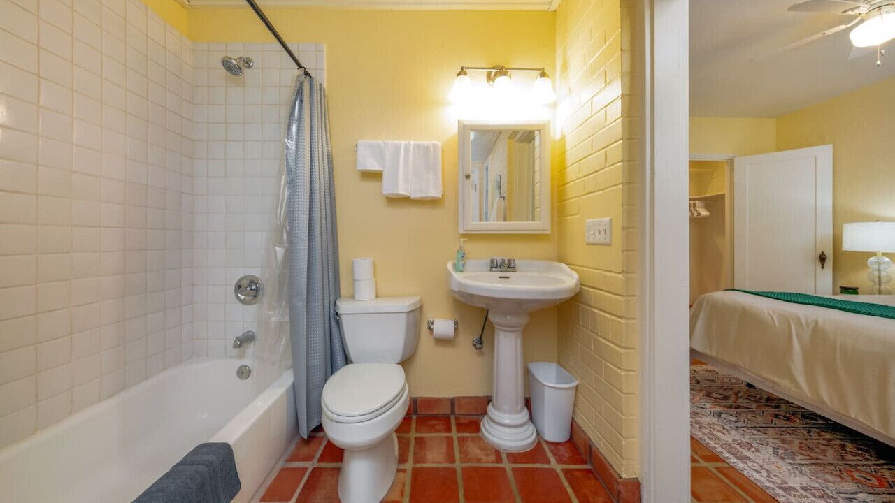 Photo of Bathroom in Jefferson Park