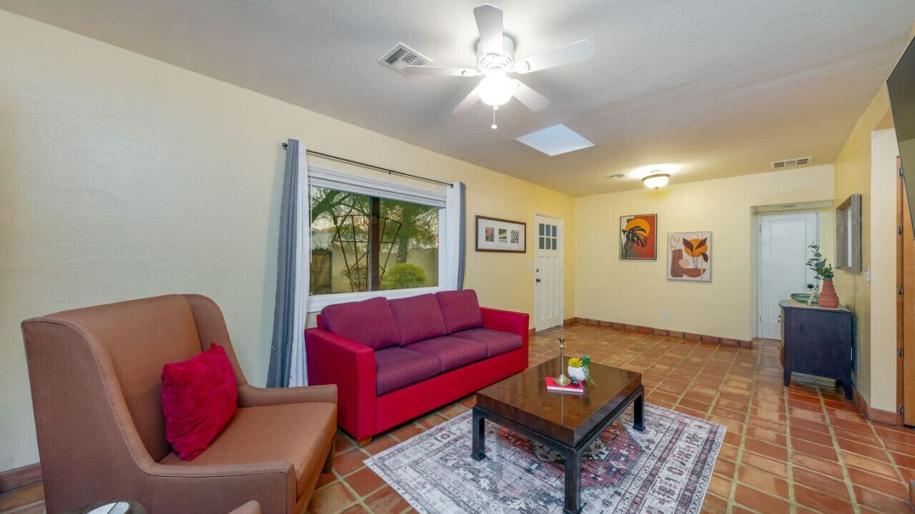 Photo of Livingroom in Jefferson Park