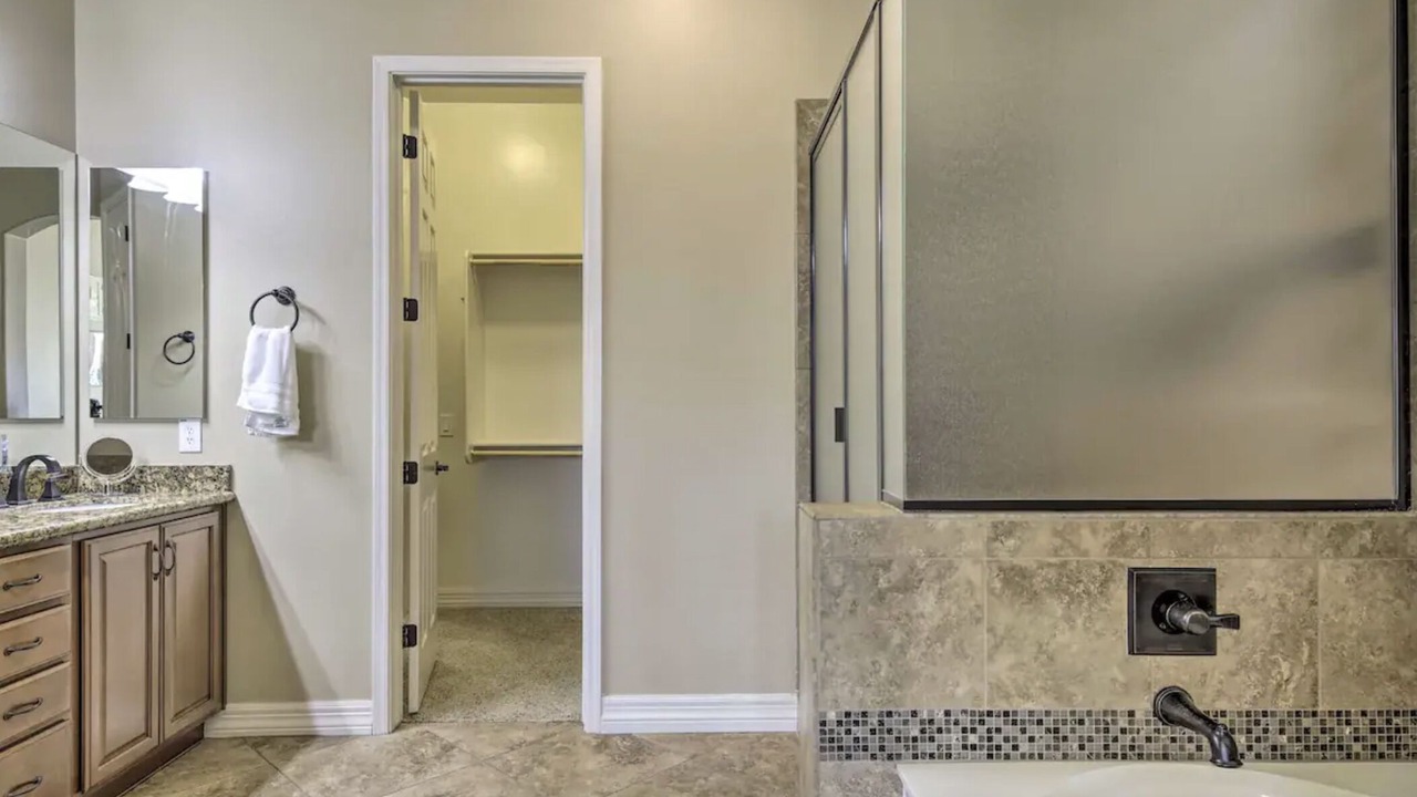 Photo of Bathroom in Montecito in Estrella