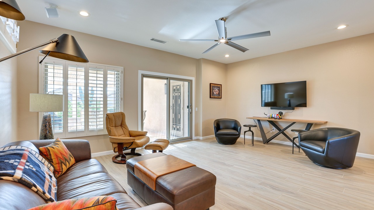 Photo of Livingroom in Surprise