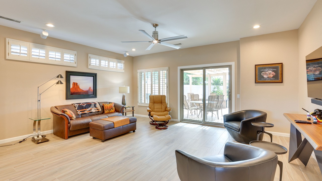Photo of Livingroom in Surprise