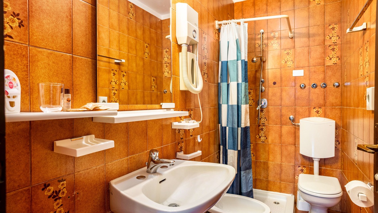 Photo of Bathroom in Calceranica al Lago