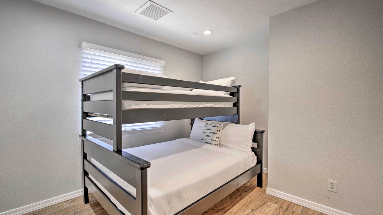 Photo of Bedroom in Sunburst Estates