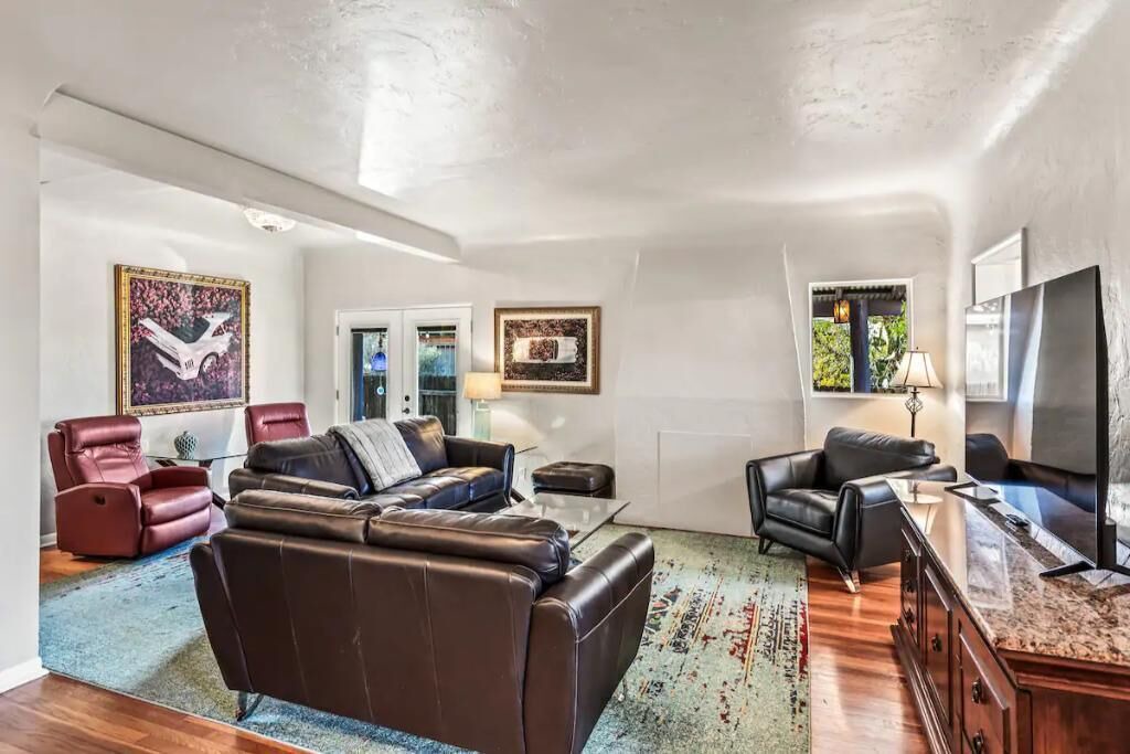 Photo of Livingroom in Jefferson Park